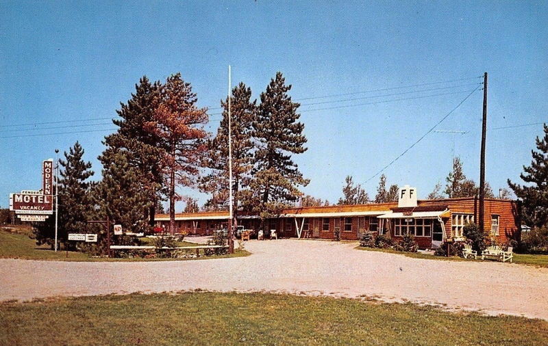 Fenders Motel - Old Postcard (newer photo)